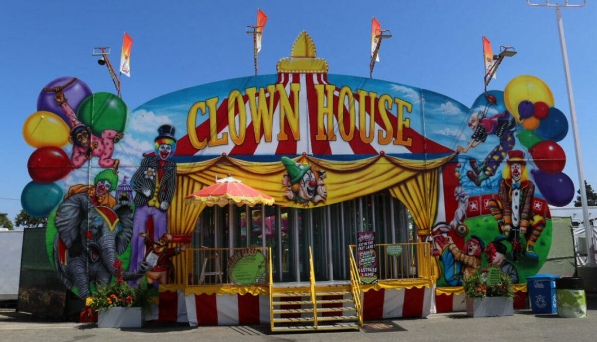 Clown Glasshouse on the Rcsfun Midway