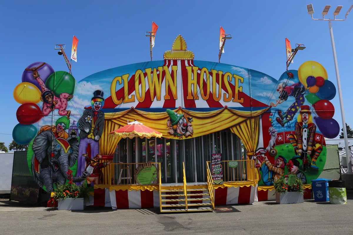 Clown Glasshouse on the Rcsfun Midway