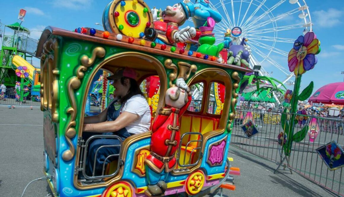 Happy Circus Train on the Rcsfun Midway